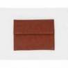 CARPETA PORTADOCUMENTOS ARTESANIA PIEL SINTENTICA CON DOBLE CIERRE DE IMAN COLOR CUERO 260X235X35 MM